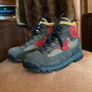 Retro Hiking Boots 🥾